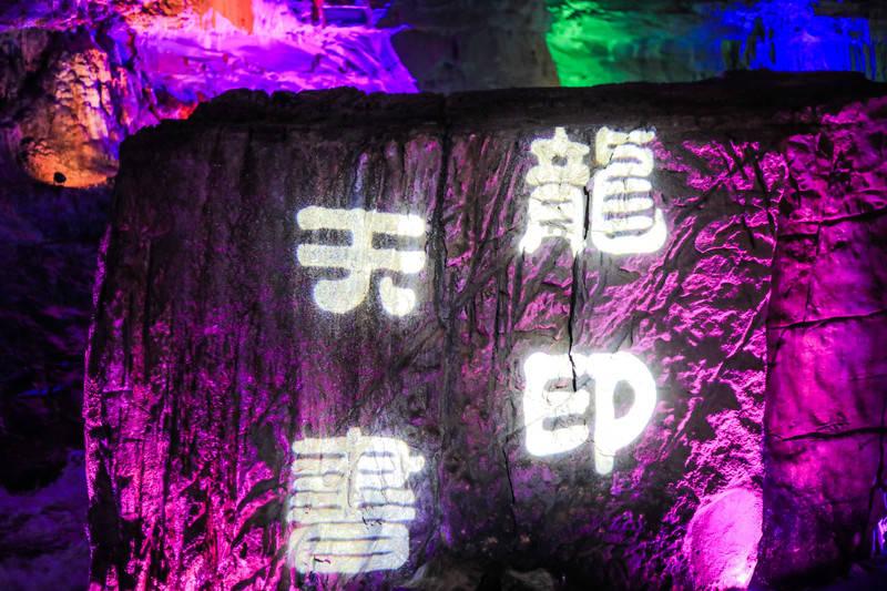 逃离古老的乡村房子